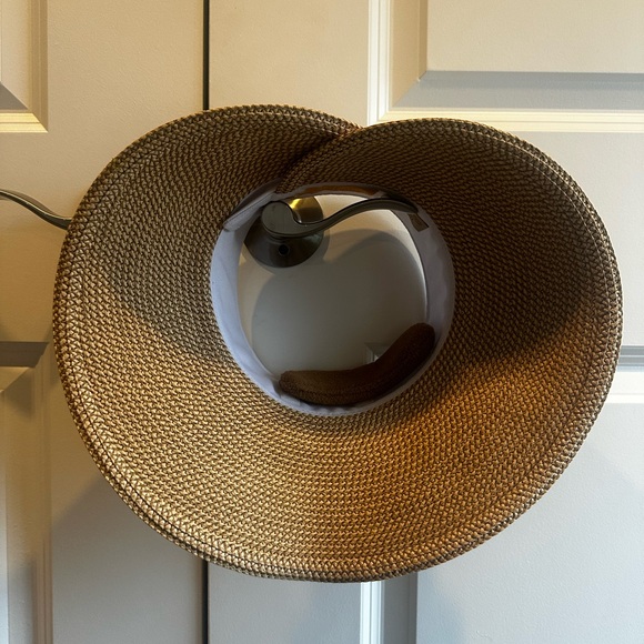 Eric Javits Squishee Halo Sun Visor- peanut/white - Picture 6 of 16